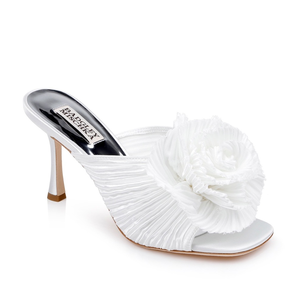 NWOB Badgley Mischka
Blythe Slide with Floral Detail Size 8